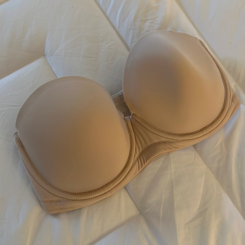 Wacoal Red Carper Strapless bra. Size 32DD